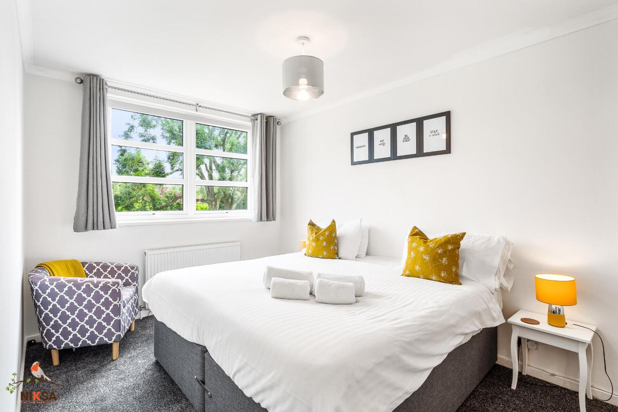 Niksa Serviced Accommodation - 3 Bedroom House เวลลินการ์เดนซิตี ภายนอก รูปภาพ